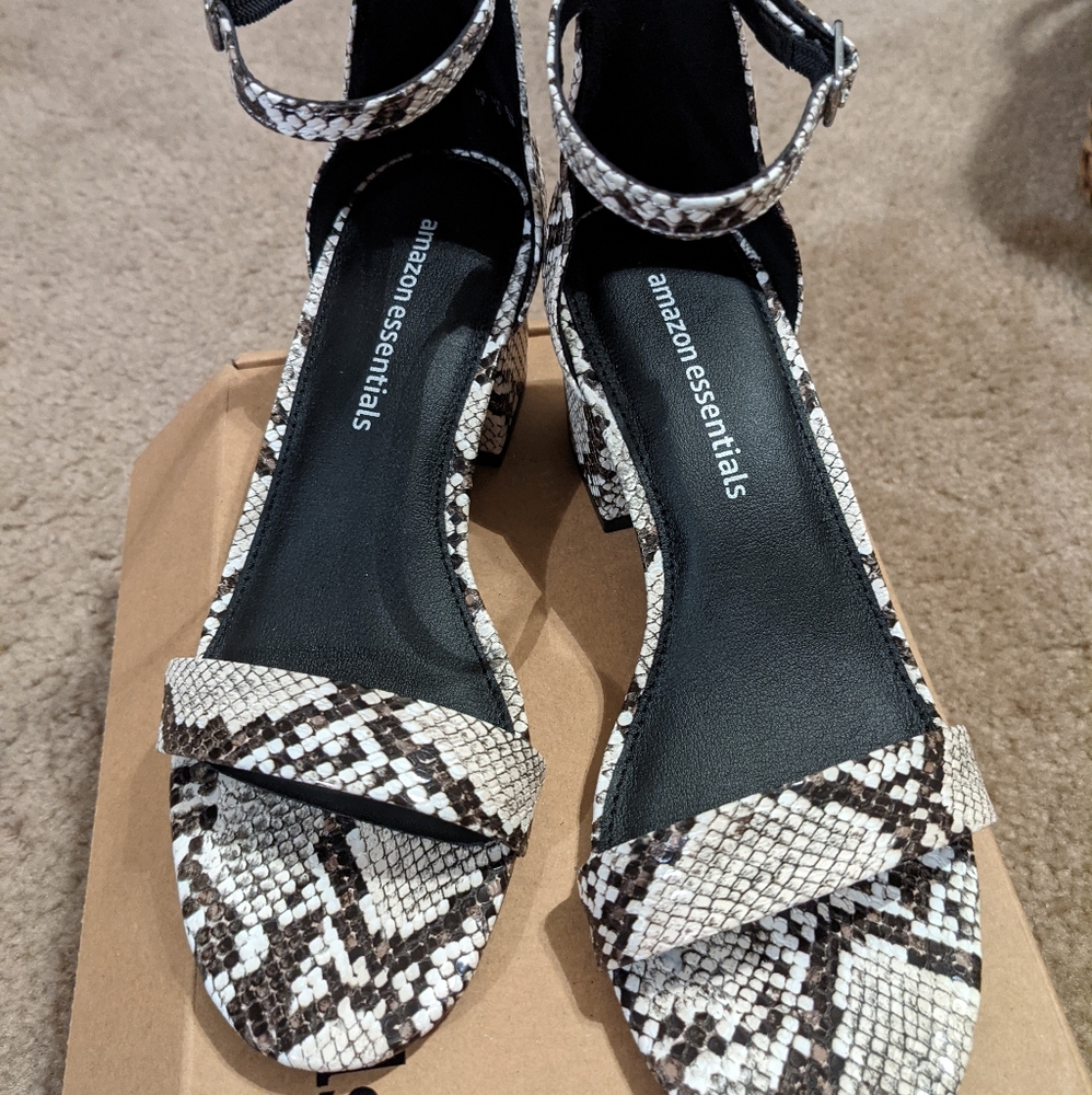 Block heel sandal